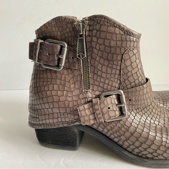 Donald Pliner Dalis Ankle Booties Croc Embossed Gray Leather Boots Womens 8 - Picture 3 of 12